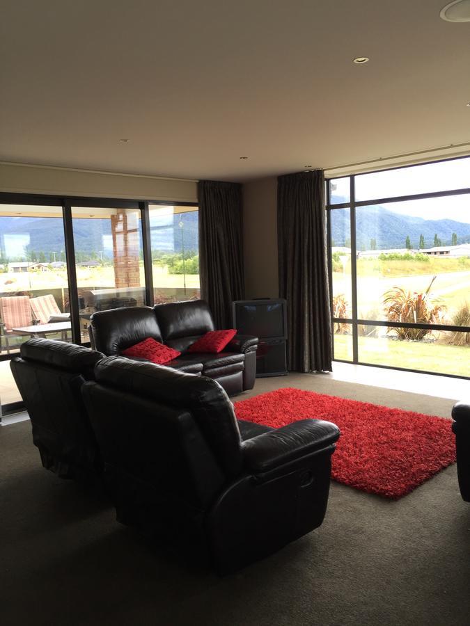 The Rock Villa Te Anau Exterior photo