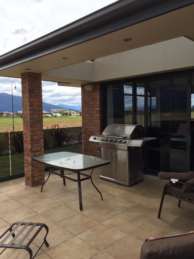 The Rock Villa Te Anau Exterior photo