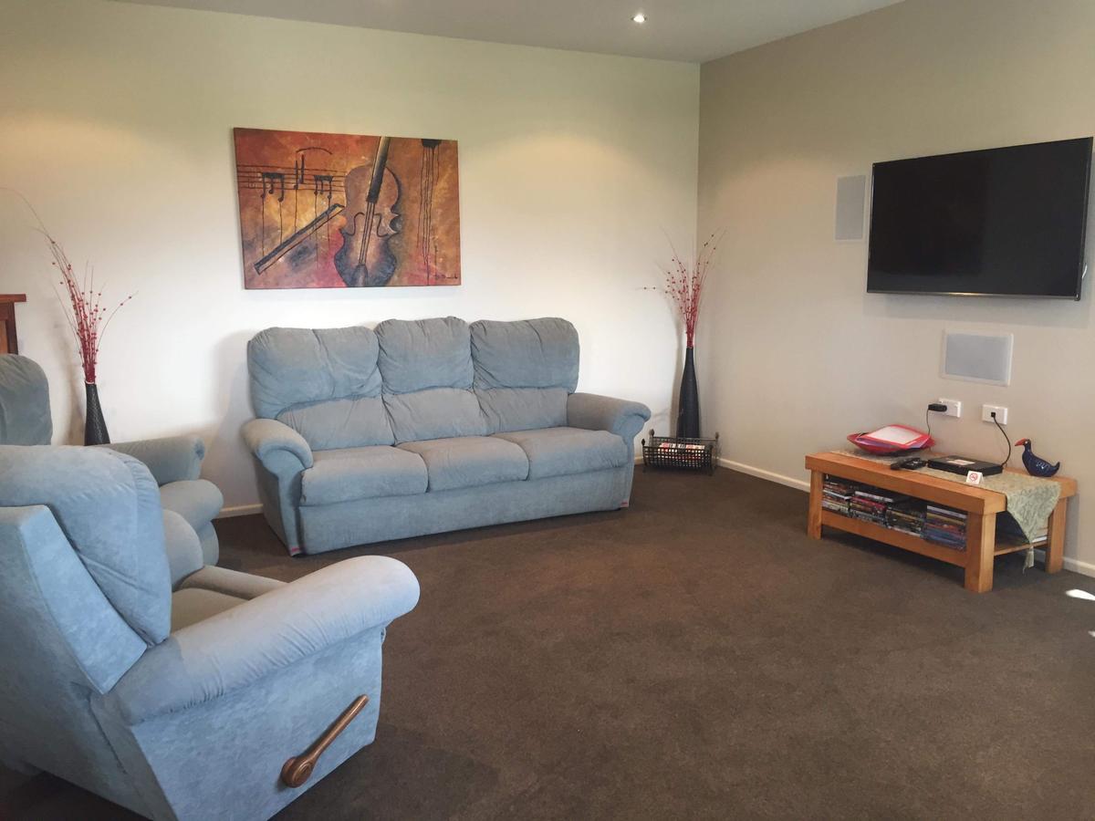 The Rock Villa Te Anau Exterior photo